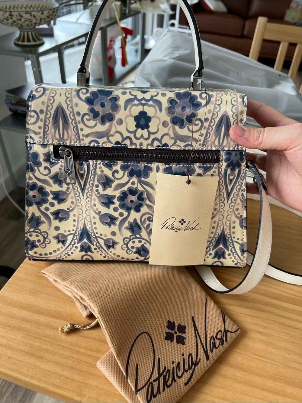 Patricia Nash Chauny Italian Folklore White Navy Leather Satchel NWT Crossbody - Picture 4 of 5